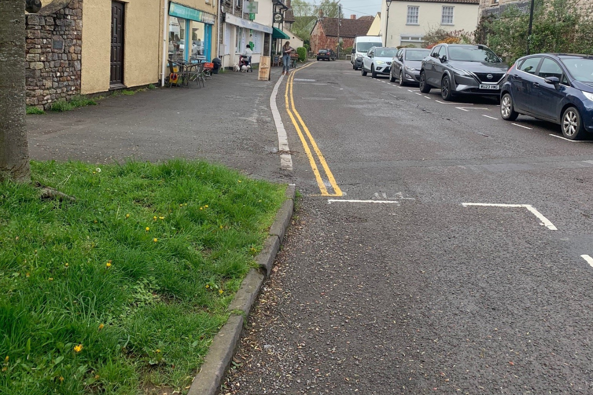 Congresbury hairdressers loses out on £1,800 due to yellow lines - Vimarsana News